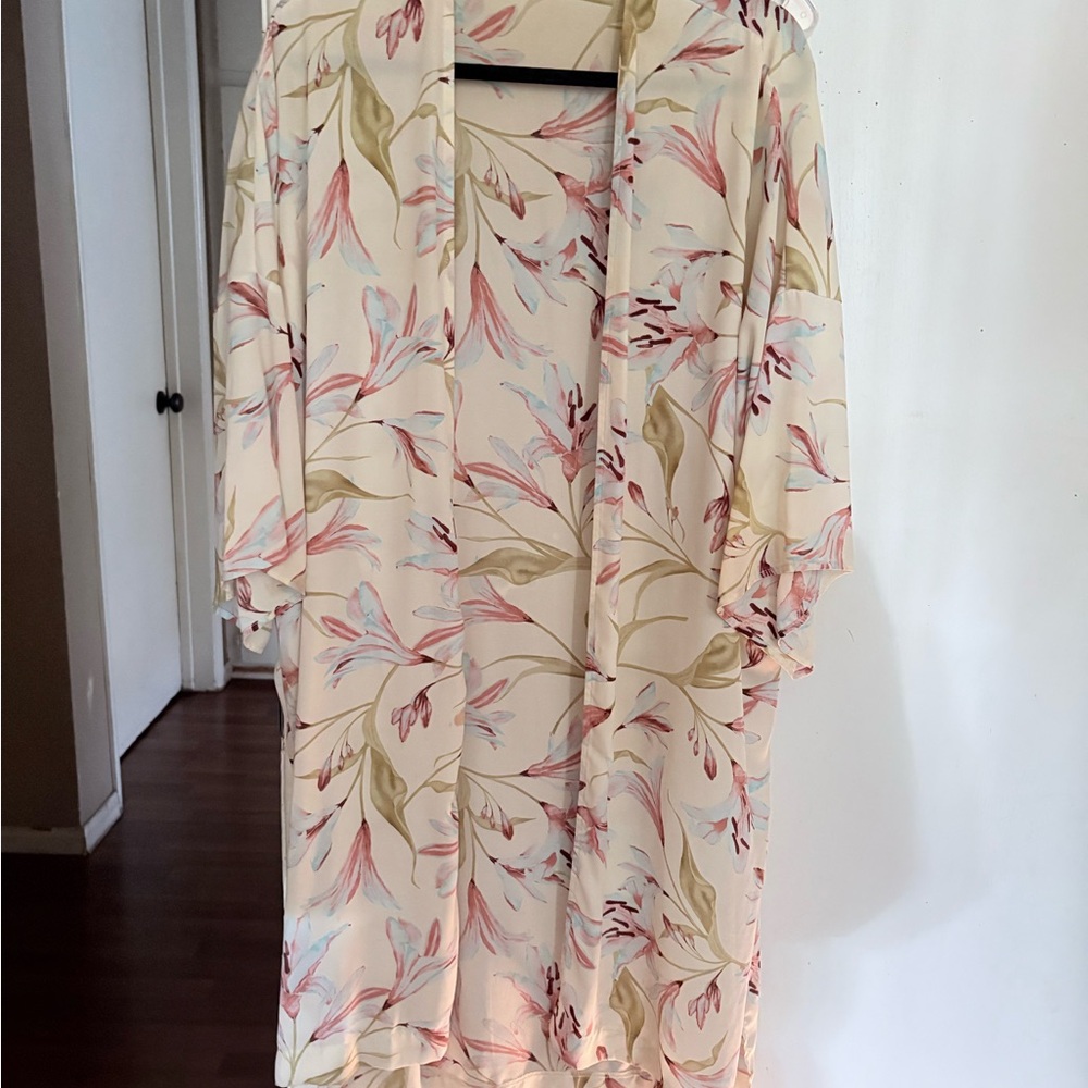 Carly Jean Los Angeles Cream and Pink Floral Robe
